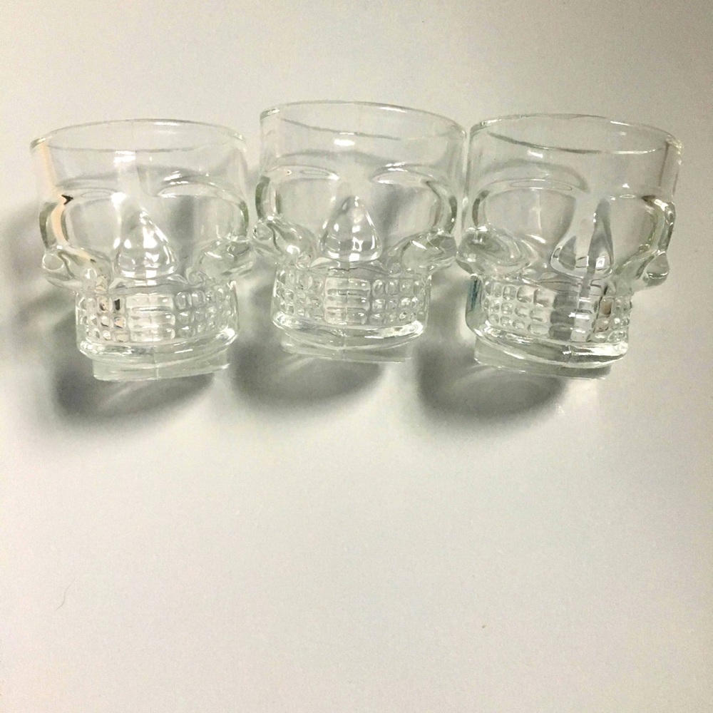NEW!!!! 3 Clear glass skull shot glasses